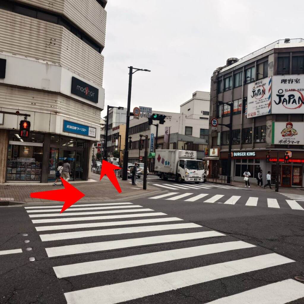 近畿日本ツーリストさんを左折して、直進します。