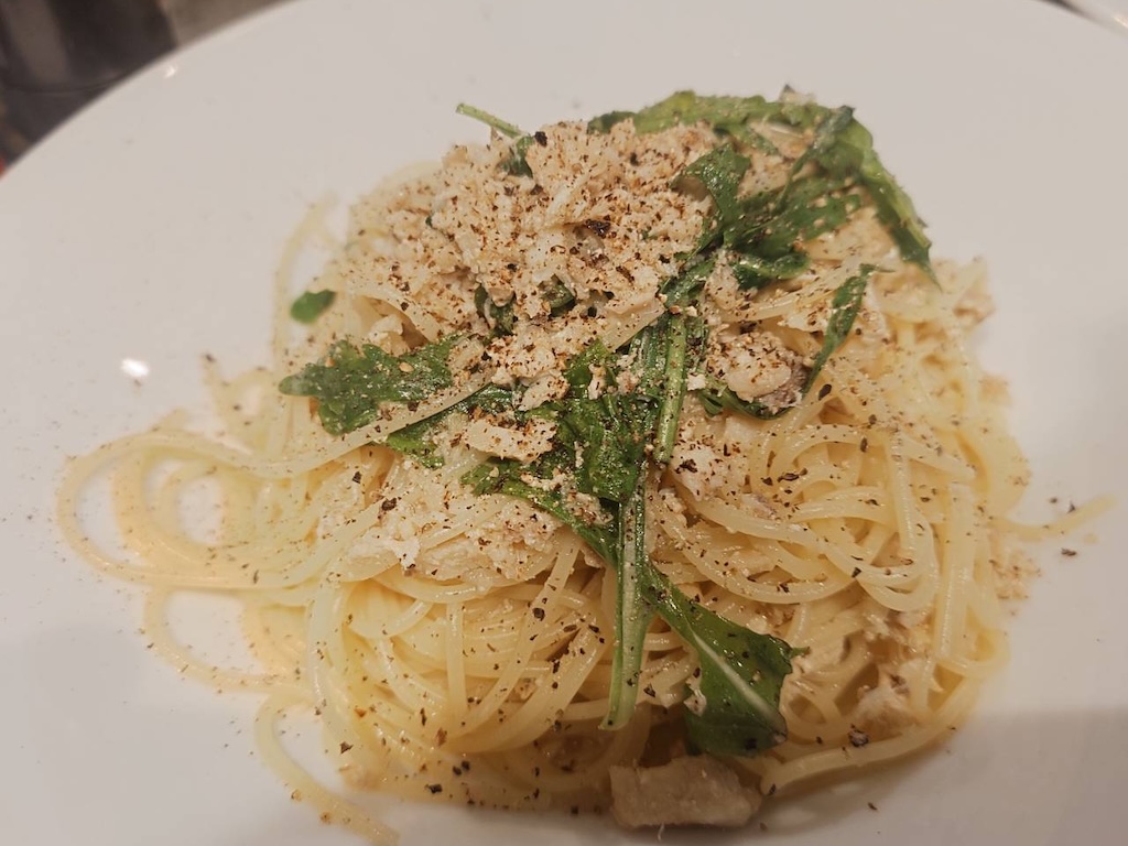 胡椒の利いた白身魚のビアンコパスタ