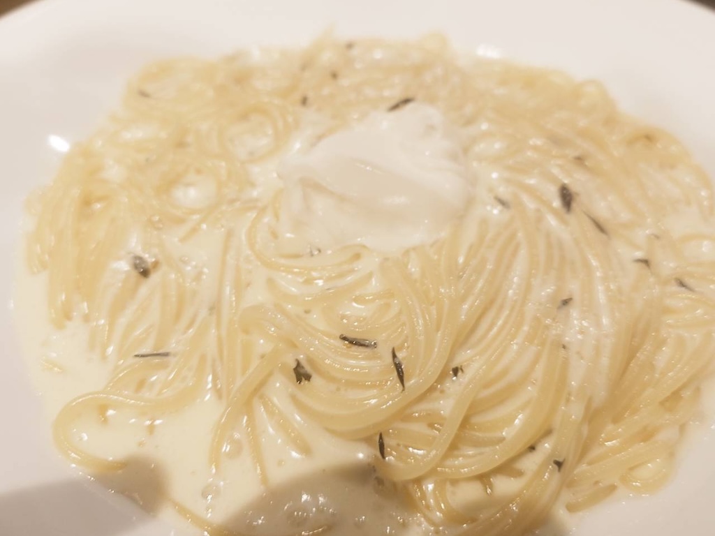 マスカルポーネとハーブのクリームパスタ